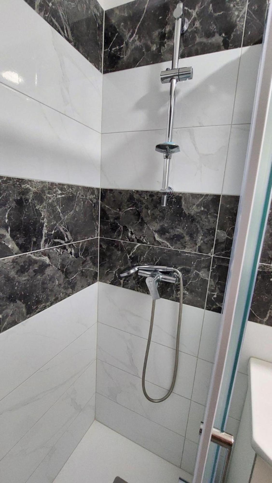 Room With Private Toilet And Balcony In City Center In Shared Apartment Split Luaran gambar