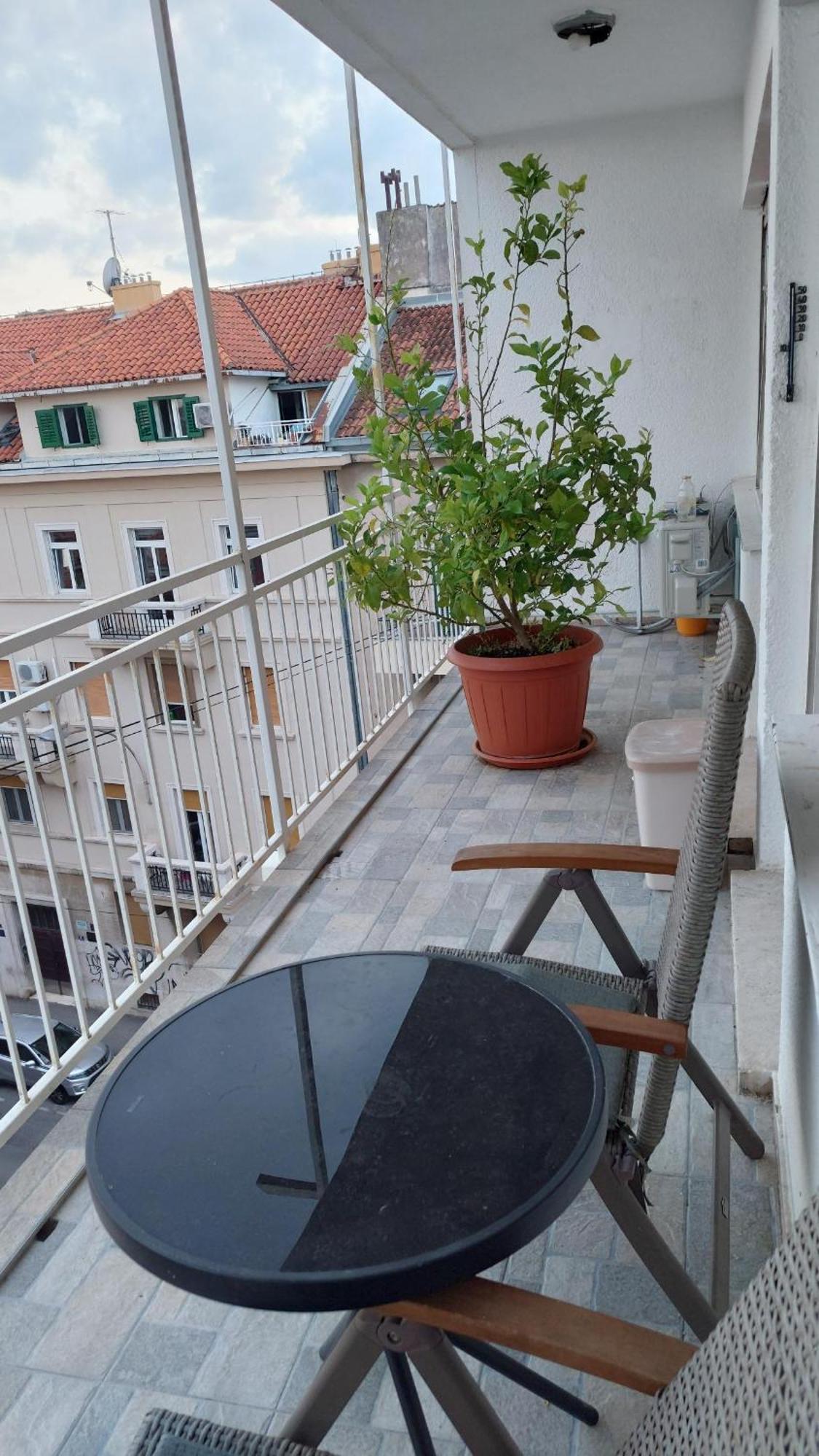 Room With Private Toilet And Balcony In City Center In Shared Apartment Split Luaran gambar